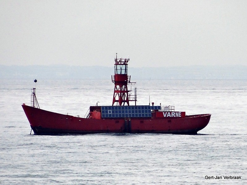 Dover Strait / 6 miles S-E of Dover / Trinity House Lightship 19 "Varne"
Served until 2003 at the Seven Stones location off Land's End.
Picture made aboard the Bitland.
Keywords: Strait of Dover;English Channel;Lightship;England;United Kingdom