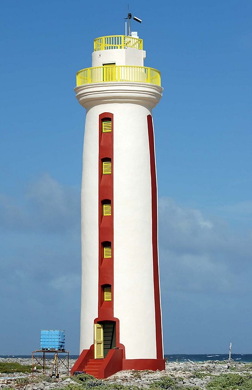 Bonaire (local: Buen-Ayre) / Lacre Punt Lighthouse ( Willems Toren)
Several of the Arubanian Lighthouses are recently restaurated.
Keywords: Netherlands Antilles;Bonaire;Caribbean sea