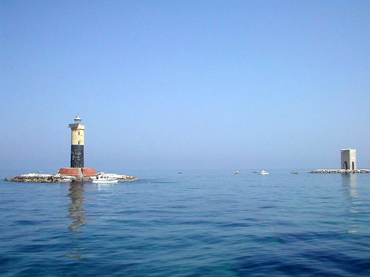 Ligurian Sea / Livorno / Secche della Meloria Southend Lighthouse (5, left) & Torre della Meloria (3, right)
A dangerous shoal at the Livorno Approach
Keywords: Livorno;Italy;Ligurian Sea;Offshore