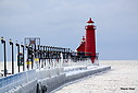 Grand_Haven_MI_Lighthouses_in_winter_wikimedia.jpg