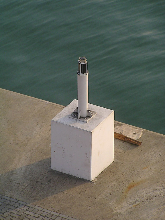 TEMA - No 2 Quay - SE Corner light
Keywords: Ghana;Tema;Gulf of Guinea