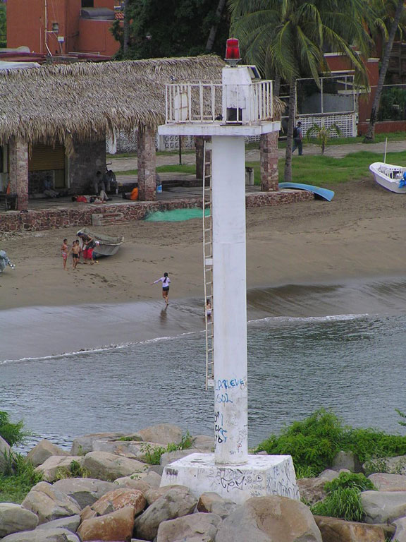 MANZANILLO (Colima) - San Pedrito - S Breakwater - Head light 
Keywords: Baia de Manzanillo;Manzanillo;Mexico;Pacific ocean