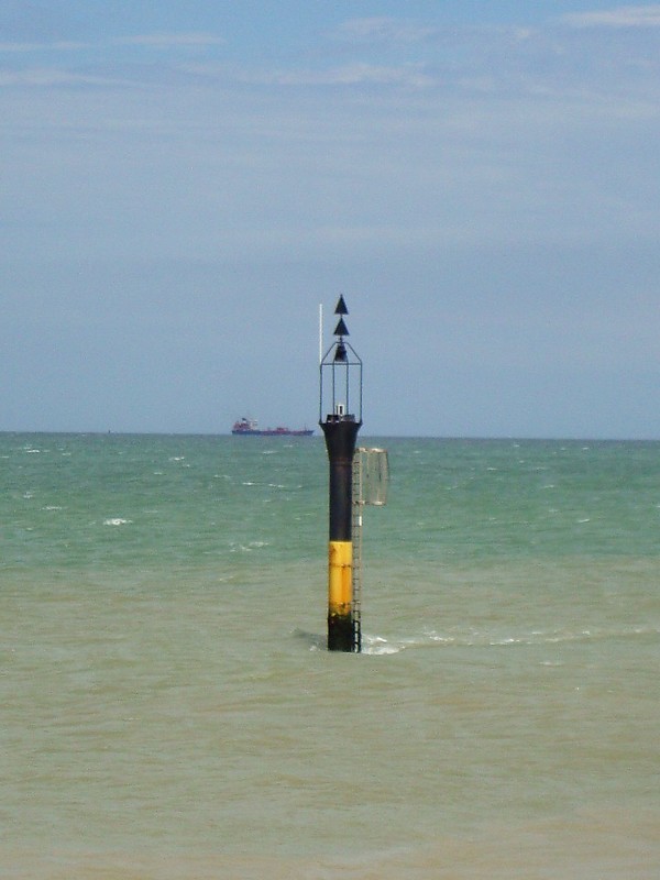 GRAVELINES - Outer Channel - Semi submerged Jetty - Head E light
Keywords: Gravelines;France;English channel