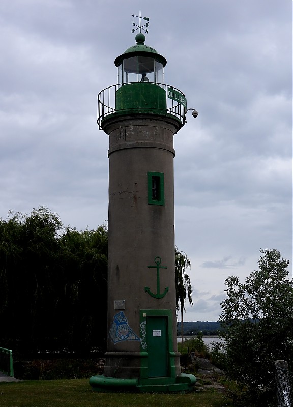 LA SEINE MARITIME - Quillebeuf - Digue Sud - Km 332.4 lighthouse
Keywords: Normandy;France;La Seine
