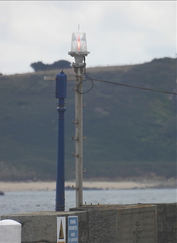 GUERNSEY - Saint Sampson Harbour - Ldg Lts Front - S Pier - Head light
Keywords: English channel;United Kingdom;Guernsey