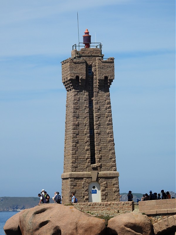 PLOUMANAC'H - Méan-Ruz Lighthouse
AKA Ploumanac'h 
Keywords: France;Brittany;English channel