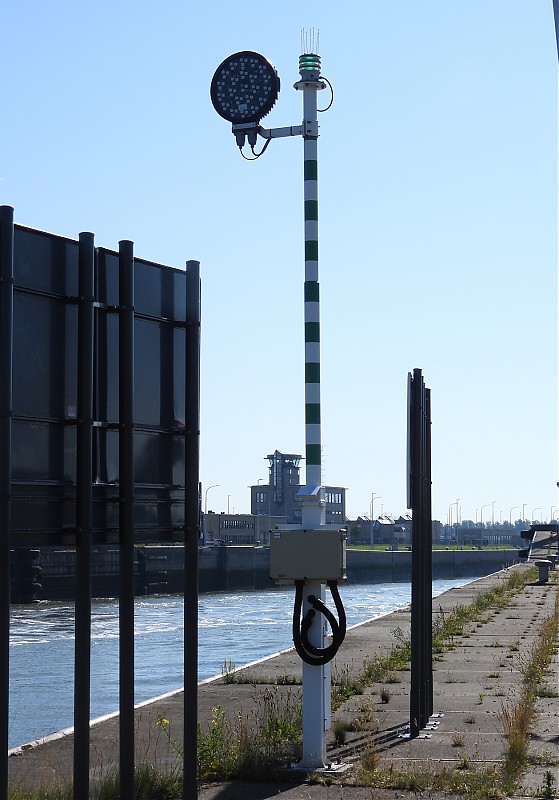 ANTWERPEN - Zandvliet - Berendrecht Lock - S side light
Keywords: Schelde;Antwerp;Belgium