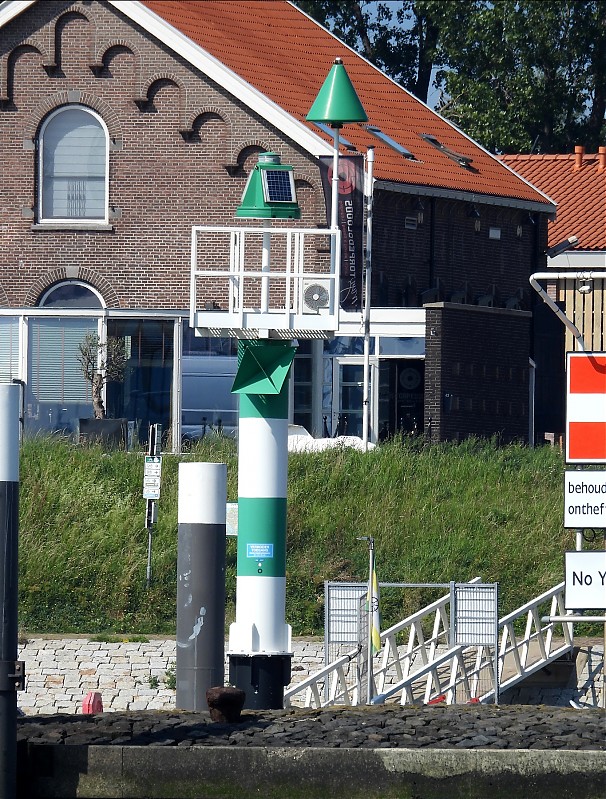 HOEK VAN HOLLAND - Berghaven - E side light
Keywords: Netherlands;Rotterdam;North sea;Hoek Van Holland
