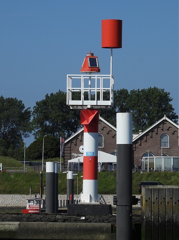 HOEK VAN HOLLAND - Berghaven - W side light
Keywords: Netherlands;Rotterdam;North sea;Hoek Van Holland