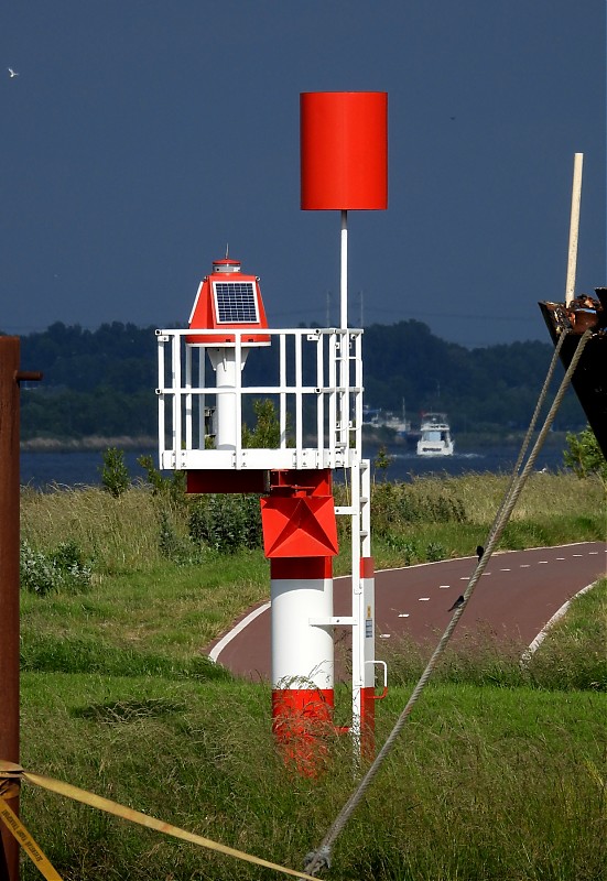 NORDZEEKANAAL - Zijkanaal E - Entrance - W side light
Keywords: Amsterdam;Nordzeekanaal;North Sea;Netherlands