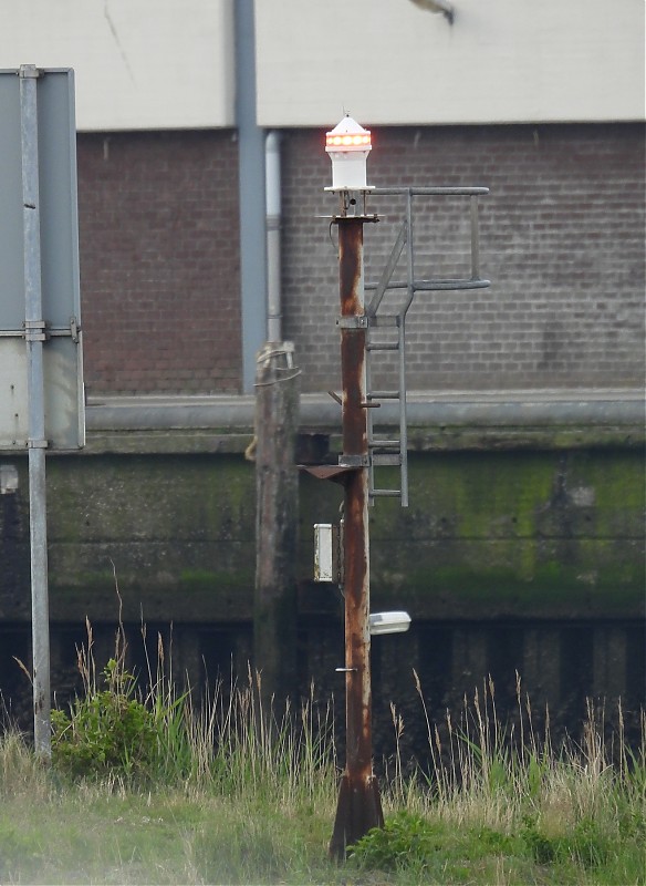 LAUWERSOOG - Fishing Harbour - Mole Head light
Keywords: Lauwersoog;Netherlands;North sea