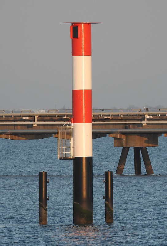 JADE - Voslapp Leading Lights - Front
Keywords: Jade;Germany;North sea;Wilhelmshaven;Offshore