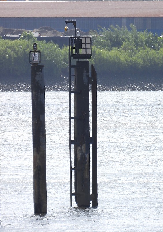 HAMBURG - Köhlbrand & Süderelbe - Moorburger Weide - S Dolphin light
Keywords: Germany;Hamburg;Elbe;Offshore