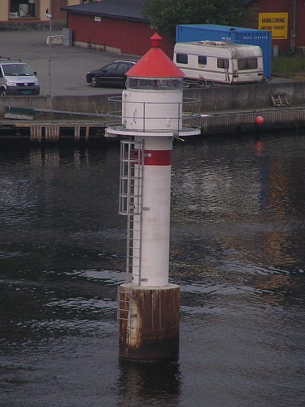 LANGESUNDSBUKTA - Brevikfjorden - Mølletangen Light
Keywords: Skagerrak;Brevikfjorden;Norway;Offshore