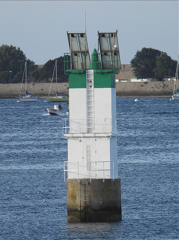 LORIENT - Île Saint-Michel - Dir Lt - Front light
Keywords: Bay of Biscay;France;Brittany;Lorient;Offshore