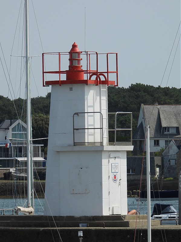 LA TRINITÉ-SUR-MER - S Pier - Head light
Keywords: Bay of Biscay;France;Brittany
