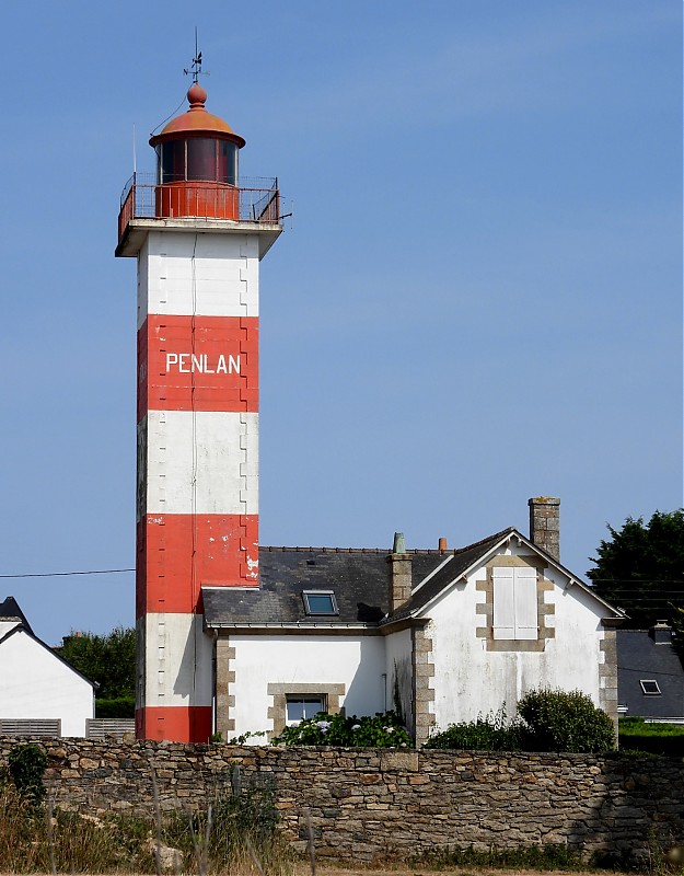 KERVOYAL - La Villaine Entrance - Penlan Lighthouse
Keywords: Bay of Biscay;France;Brittany
