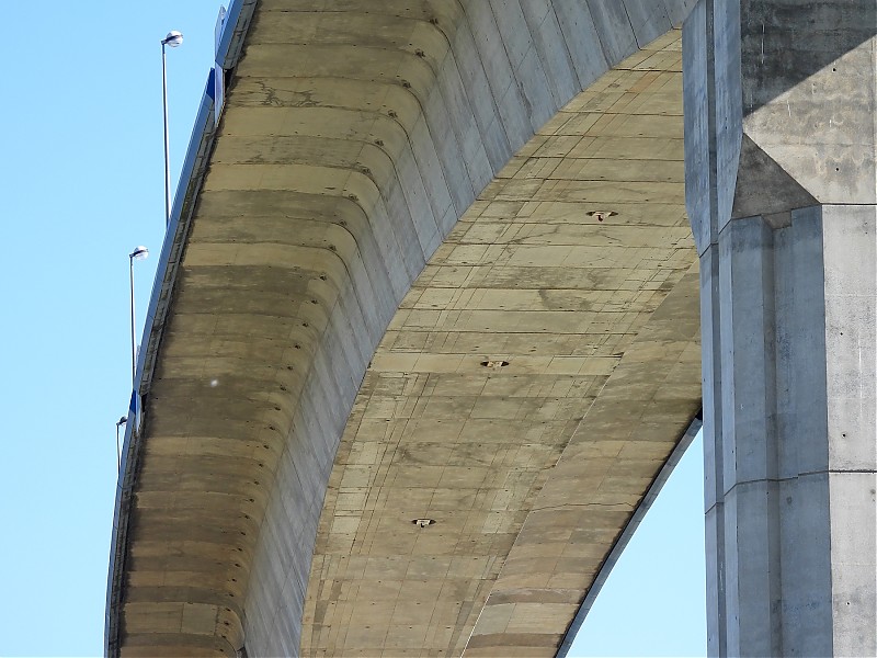 CHARENTE RIVER - Martrou Bridge - NW side light
Keywords: Nouvelle-Aquitaine;France;Bay of Biscay;Charente-Maritime;Charente River