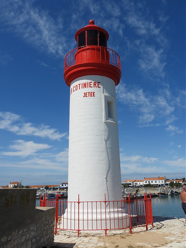 OLÉRON ISLAND - La Cotinière - Grande Jetée - Elbow lighthouse
Keywords: Nouvelle-Aquitaine;France;Bay of Biscay;Charente-Maritimec;Oleron