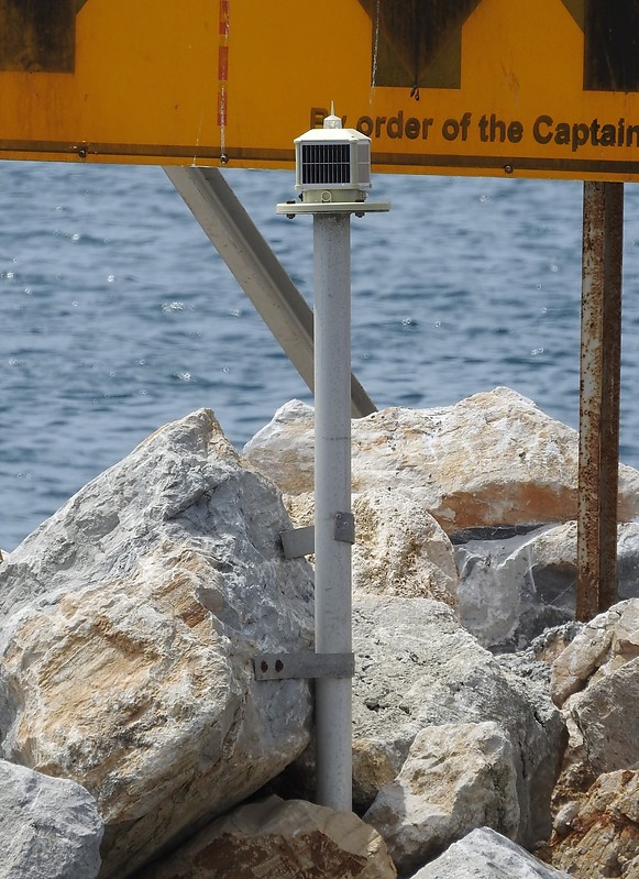 GIBRALTAR - Mid Harbour Marina - Inner Breakwater light
Keywords: Gibraltar;United Kingdom;Strait of Gibraltar;Bay of Algeciras