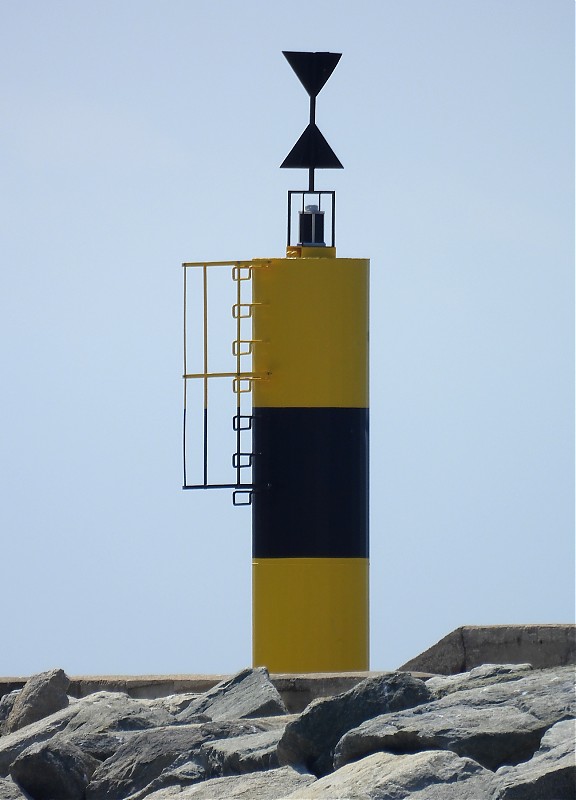 ROSES - Harbour Breakwater - S Corner light
Keywords: Mediterranean sea;Spain;Catalonia;Roses