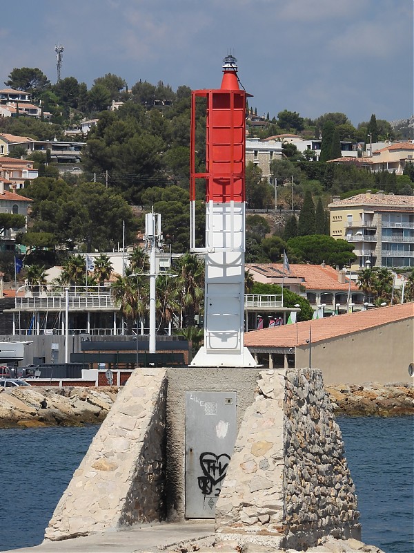 BANDOL - S Jetty - Head light
Keywords: France;Mediterranean sea;Toulon