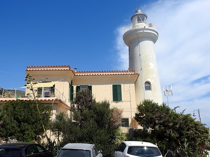 CAPO CIRCEO Lighthouse
Keywords: Italy;Tuscany;Tyrrhenian sea