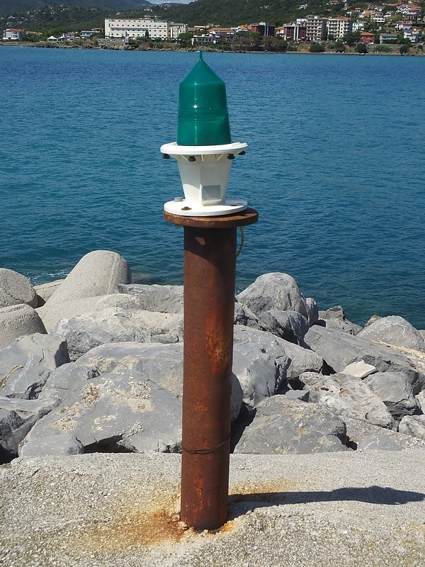SAPRI - Outer Mole - Head light
Keywords: Italy;Salerno;Tyrrhenian sea;Sapri