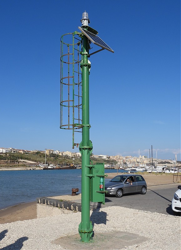 GELA - Porto Rifugio - Molo Mezzogiorno - N Side light
Keywords: Sicily;Italy;Mediterranean sea;Gela
