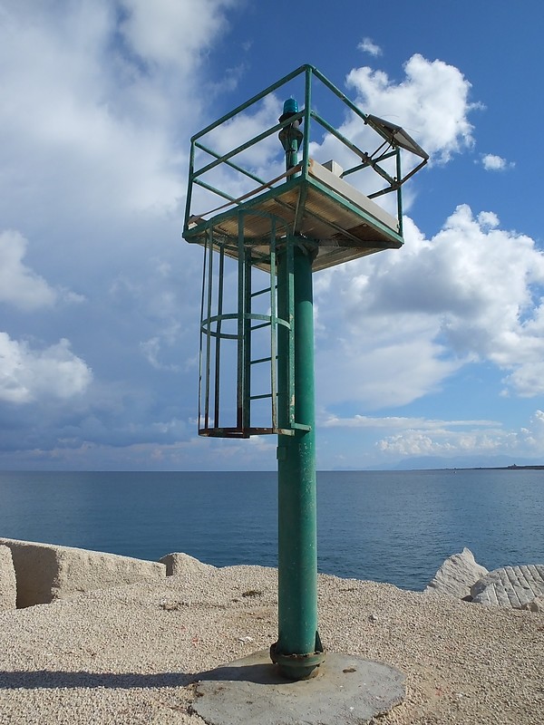 SAN VITO LO CAPO - Fishing Harbor - Outer Mole - Head light
Keywords: Sicily;Italy;Mediterranean sea