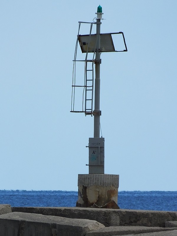 CAMPOMARINO DI MARUGGIO - Outer Mole Head light
Keywords: Apulia;Italy;Mediterranean sea