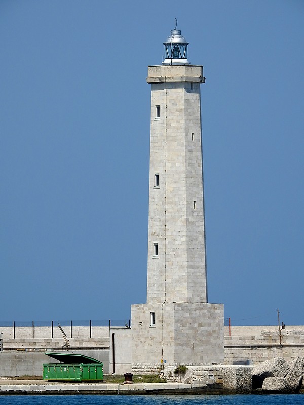 BARLETTA - Molo di Tramontana Lighthouse
Keywords: Italy;Barletta;Adriatic sea