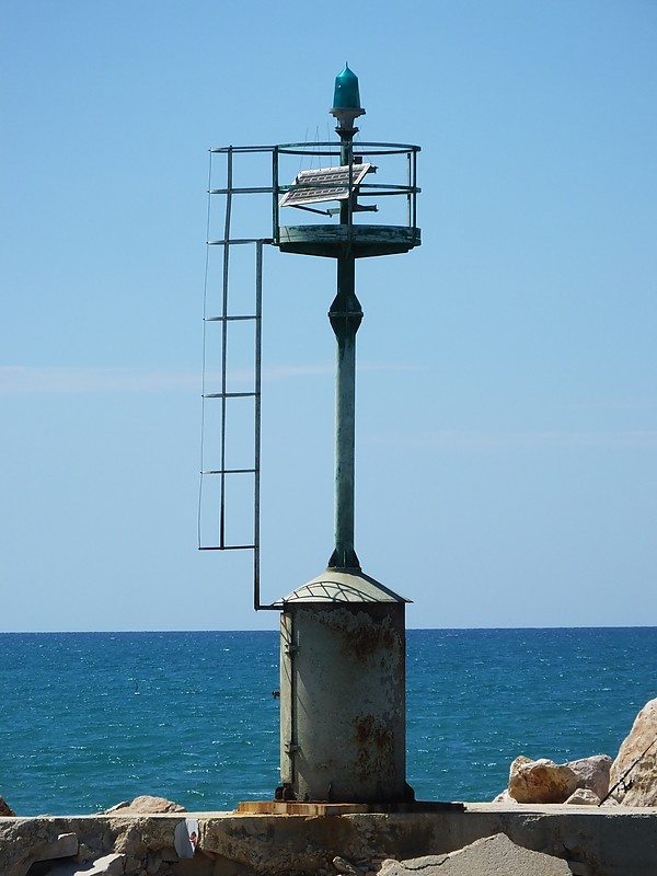 FOCE DI CAPOIALE - W Entrance light
Keywords: Italy;Adriatic sea