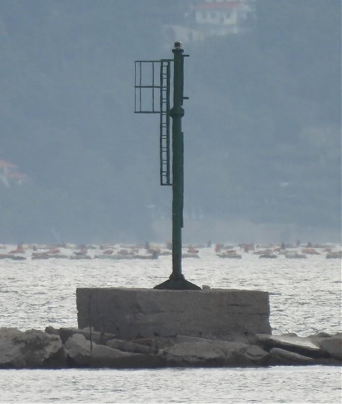 MONFALCONE - Outer E Breakwater - Head light
Keywords: Italy;Adriatic sea;Trieste