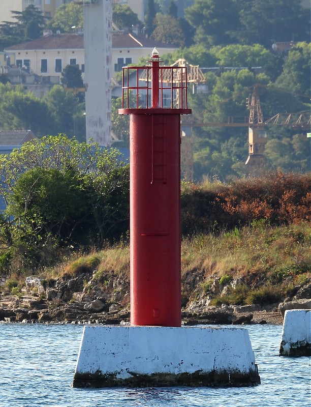 PULA/POLA - Otočić Katarina II - 80 m ENE light
Keywords: Croatia;Adriatic sea;Pula;Offshore