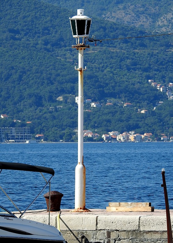 BOKA KOTORSKA/BOCCHE DI CATTARO - Tivatski Zaliv - KraKrašići Pier Head light
Keywords: Kotor bay;Adriatic sea;Montenegro;Tivat