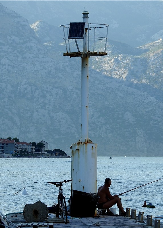 BOKA KOTORSKA/BOCCHE DI CATTARO - Kotorski Zaliv - Muo Quay - Head light
Keywords: Kotor bay;Adriatic sea;Montenegro;Tivat