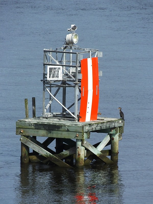 FLORIDA - St. Johns River - Training Wall Ldg Lts - Front light
Keywords: Florida;Saint Johns River;United States;Offshore