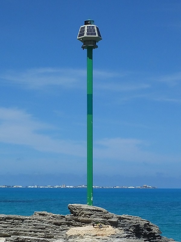 SOUTH CHANNEL - Devonshire Dock - W Side light
Keywords: Bermuda;Atlantic Ocean;Hamilton Island