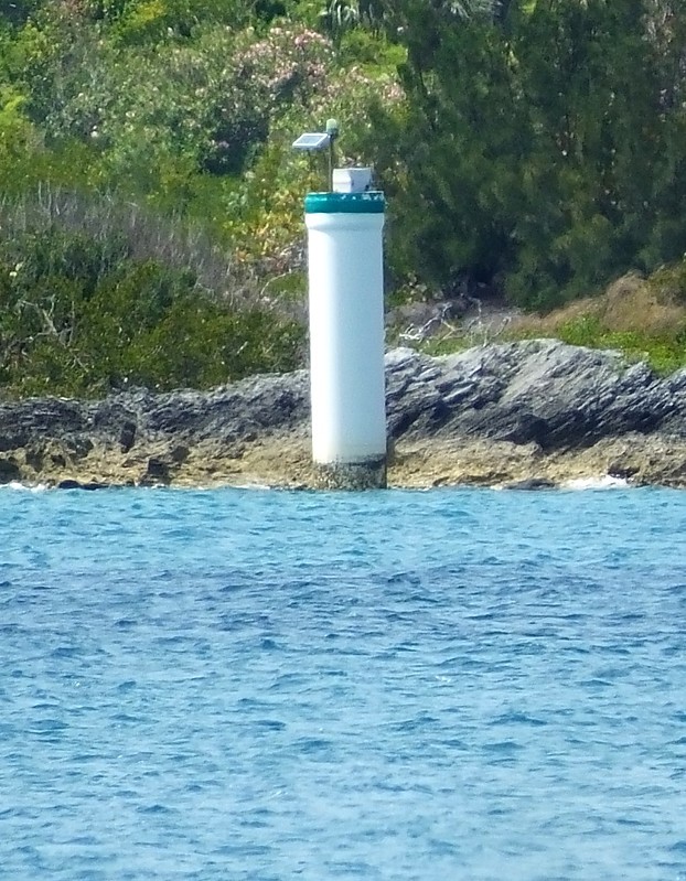 GREAT SOUND - Irresistible Island - S End light
Keywords: Bermuda;Atlantic Ocean;Hamilton Island
