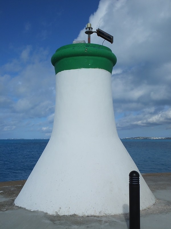 GREAT SOUND - Ireland Island - Bermuda Freeport - South Breakwater - N End light
Keywords: Bermuda;Atlantic Ocean;Hamilton Island
