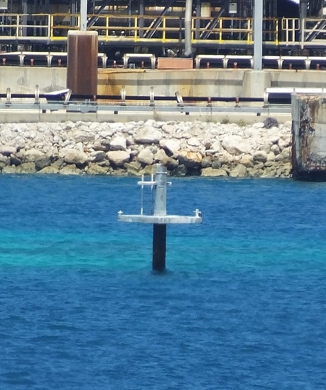 SINT NICOLAAS Haven - S Channel - N Side light
Keywords: Aruba;Caribbean sea