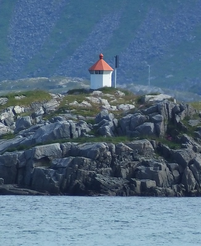 NESJE╪YENE -Øyenes - NW Point light
Keywords: Lofoten;Norway;Norwegian sea