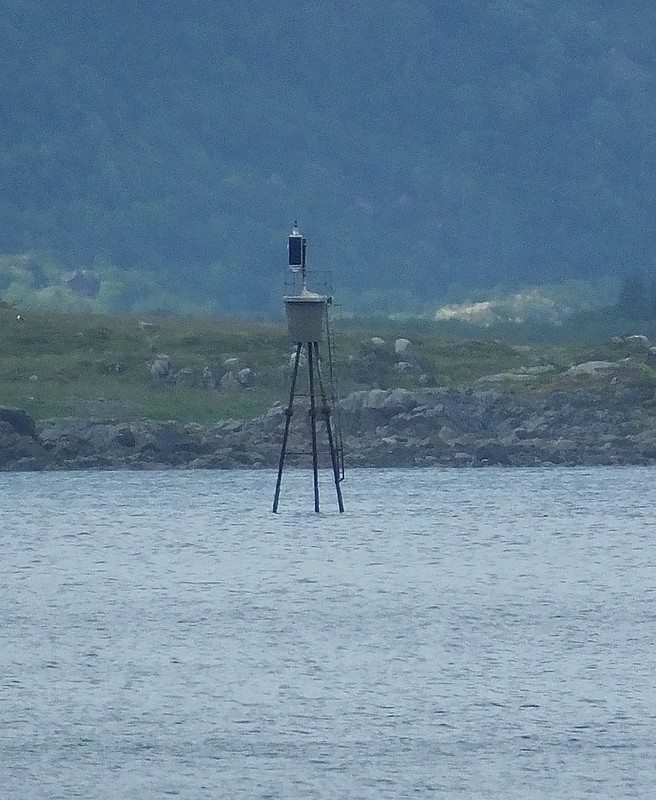 BØRØYSUND - Langøy S Side - Hesttarflu light
Keywords: Lofoten;Norway;Norwegian sea