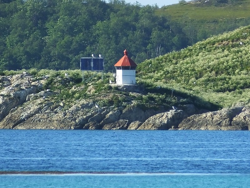 SENJA - NW Side - Bergsfjorden - Kvanholmen light
Keywords: Senja;Norway;Norwegian sea