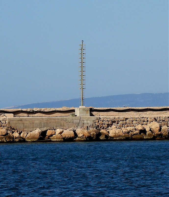 HAIFA - Main Breakwater light
Keywords: Hefa;Israel;Mediterranean sea