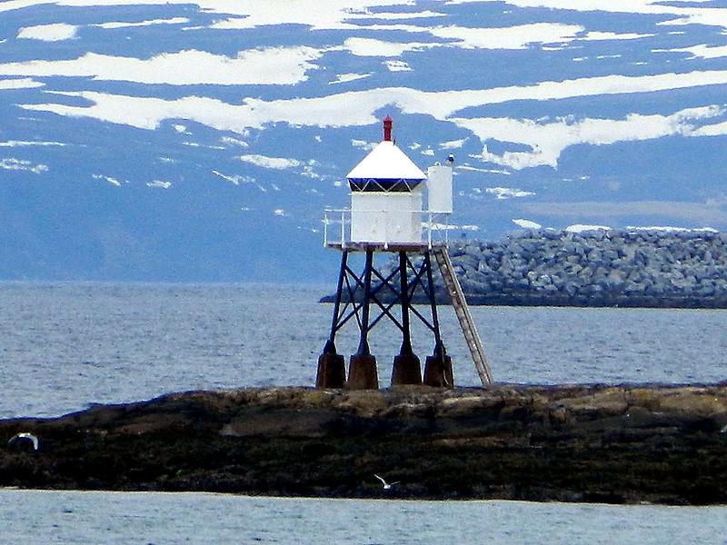 Fugleneset lighthouse
Keywords: Soroysund;Norway;Norwegian sea