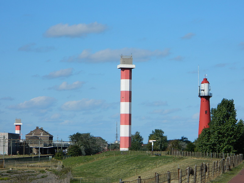 Hoek van Holland  / Front (left), Rear new (middle) Rear old (right) lighthouses
Keywords: Netherlands;Rotterdam;North sea