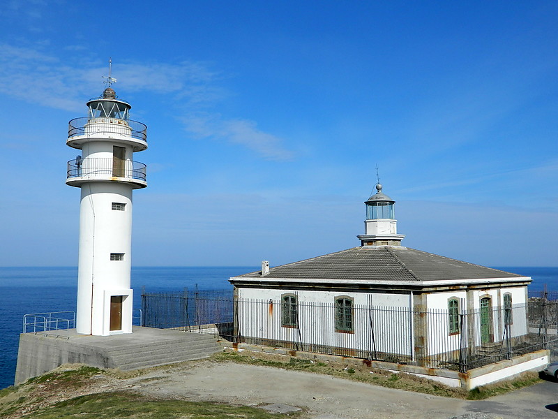 Galicia / Cabo Tourinan lighthouses (new - left; old - right)
AKA Cabo Torinana 
Keywords: Galicia;Spain;Atlantic ocean