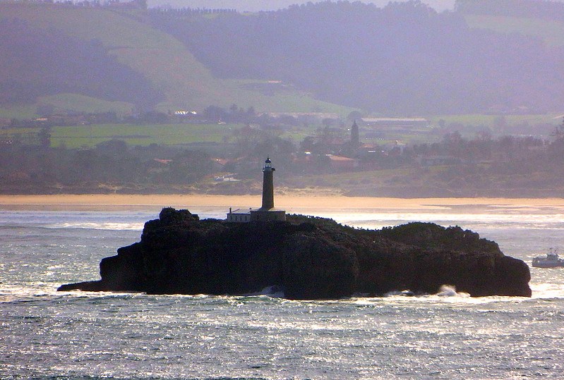 Faro Isla de Mouro, North Spain (Santander approach)
Seen from Cabo Mayor
Keywords: Cantabria;Santander;Spain;Bay of Biscay